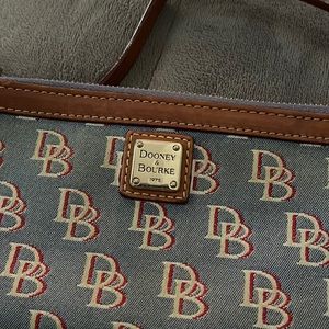 DOONEY & BOURKE WRISTLET 8 inches X 4 inches 5 1/2 STRAP